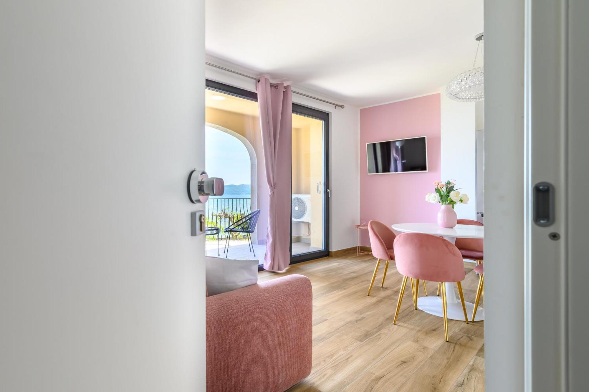 Casa Vacanze Maddalena - Palazzetto Sul Lago - Diamante Rosa Marta Exterior foto
