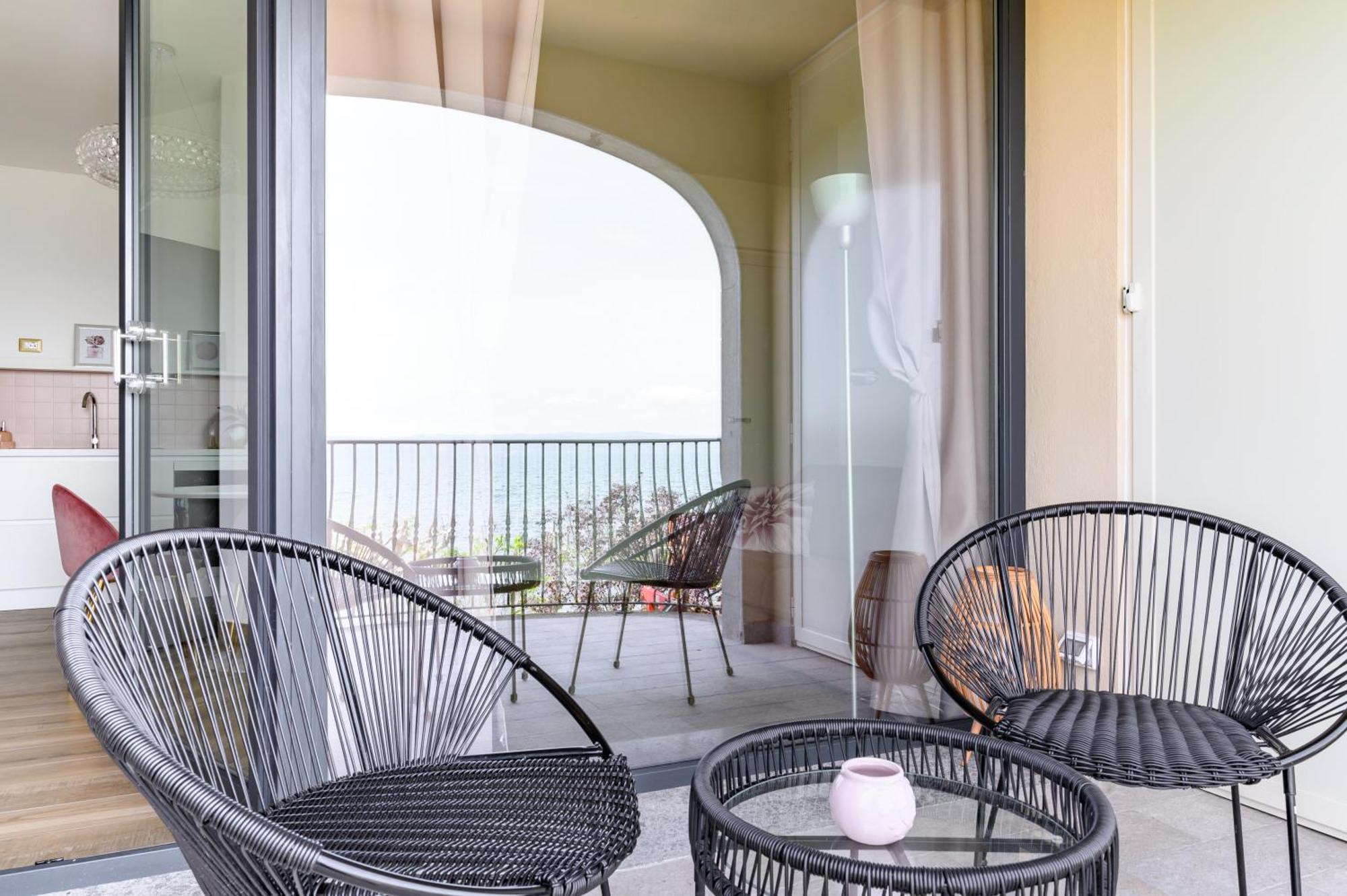 Casa Vacanze Maddalena - Palazzetto Sul Lago - Diamante Rosa Marta Exterior foto