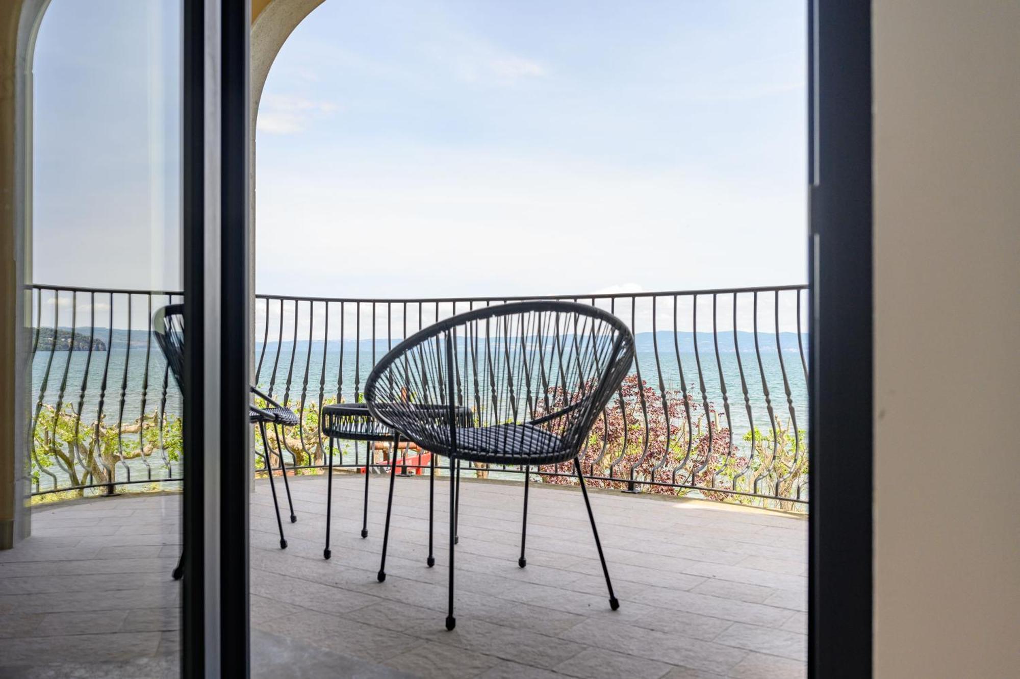 Casa Vacanze Maddalena - Palazzetto Sul Lago - Diamante Rosa Marta Exterior foto